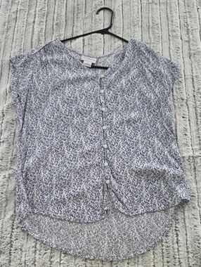 Liz Claiborne Navy and White Button Front Cap Sleeve Blouse